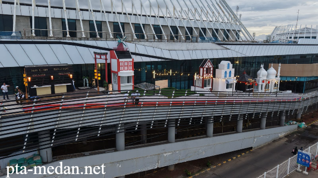 Wisata & Belanja di Sunset Mall Merak